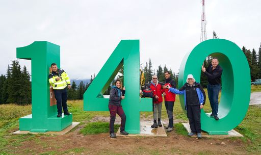 Vorschau Bild von Namen v.l.n.r: Stefan Spielbichler (Notruf
Niederösterreich), Astrid Grohmann (Kräuterhexe), Christian Dittler
(Bergrettung Reichenau), Dr. Matthias Cernusca (Landesleiter der
Bergrettung Niederösterreich-Wien), Christian Zinkl (Alpenverein /
Sektion Reichenau) und Bernd Scharfegger (Geschäftsführer
Scharfegger's Raxalpen Resort).