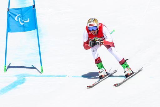 Vorschau Bild von Markus Salcher auf dem Weg zur Silbermedaille bei
den Paralympischen Winterspielen 2022 in Peking.