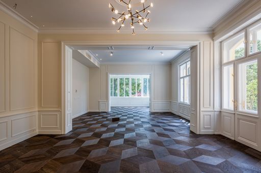 Vorschau Bild von Großzügige Wohnräume mit liebevollen Details
versprühen historischen Charme, in dem es sich nun modernsten
Bedürfnissen entsprechend wohnen lässt.