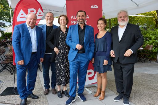 https://www.apa-fotoservice.at/galerie/31810 Auf einen erneut
rekordverdächtig heißen Sommer folgte im Jahreskalender der Medien-
und Kommunikationsbranche der verlässliche Fixpunkt zum
Herbstbeginn: Die APA – Austria Presse Agentur hatte zum
traditionellen „APA-Bierigen“ ins Wiener Alte AKH geladen.