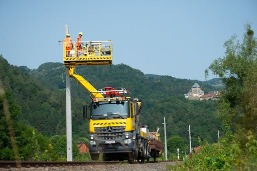 Fertigstellung der Oberleitungsanlagen zwischen
Wettmannstätten und St. Martin-Bergla der GKB