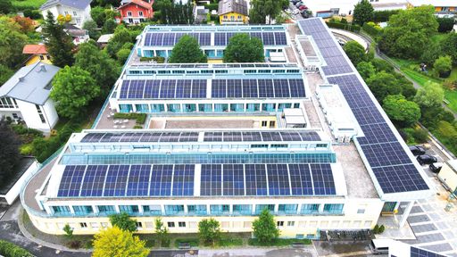  Dank Sonnenenergie kann die Privatklinik
Wehrle-Diakonissen 20 Prozent ihres jährlichen Strombedarfs selbst
produzieren.