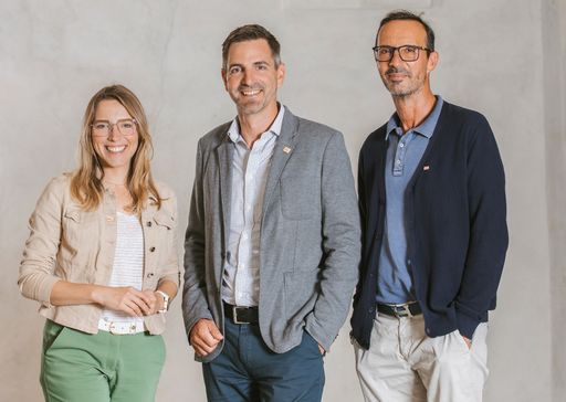  Herzlich willkommen bei Innsbruck Tourismus!
Geschäftsführerin Barbara Plattner und Obmann Peter Paul Mölk
begrüßen den neuen Marketingleiter Holger Gassler (Mi.) im Team.