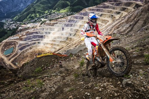 Vorschau Bild von TOUGHER THAN IRON: das Red Bull Erzbergrodeo
versammelt die Elite des Motorrad-Offroadsports und tausende
ambitionierte Endurosportler am Erzberg. Im Bild: Trystan Hart (CAN,
Red Bull KTM Factory Racing)