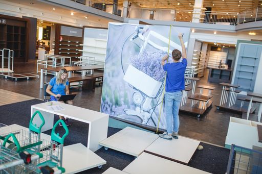 Vorschau Bild von Ladenbau und Deko-Objekte der Möbelhäuser werden
versteigert