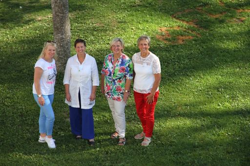  Vierländertreffen in Südtirol: (v.r.) Antonia Egger
(Landesbäuerin Südtirol), Petra Bentkämper (Präsidentin des
Deutschen LandFrauenverbandes), Anne Challandes (Präsidentin des
Schweizerischen Bäuerinnen- und Landfrauenverbandes SBLV) und Irene
Neumann-Hartberger (Vorsitzende der Arbeitsgemeinschaft
Österreichische Bäuerinnen in der LK Österreich)
