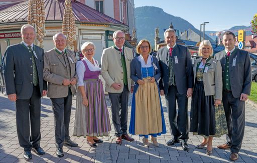 Vorschau Bild von NÖ Bauernbundobmann LH-Stv. Stephan Pernkopf und NÖ
Bauernbunddirektor Paul Nemecek durften zahlreiche Ehrengäste bei
der Wallfahrt begrüßen.