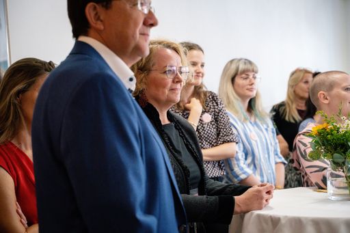 Vorschau Bild von Eröffnungsfeier mit zahlreichen Gästen, darunter Landesrätin
Teschl-Hofmeister und Bürgermeister Stadler