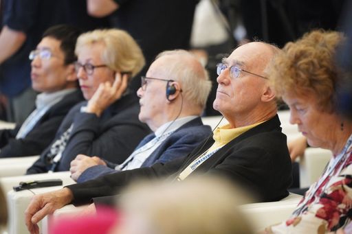 Vorschau Bild von Vor Ort beim Forum / Die Verwendung dieses Bildes für
redaktionelle Zwecke ist unter Beachtung aller mitgeteilten
Nutzungsbedingungen zulässig und dann auch honorarfrei.
Veröffentlichung ausschließlich mit Bildrechte-Hinweis.