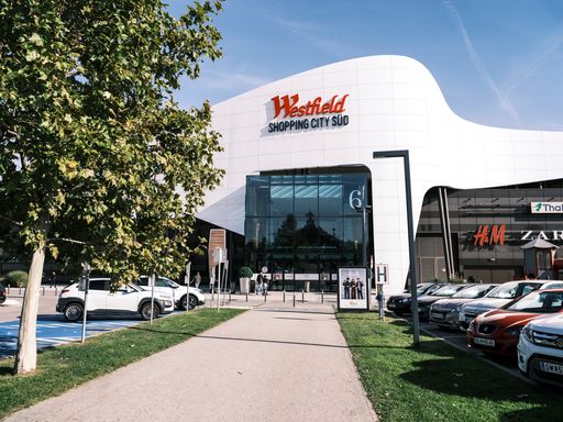 "Extra Live" in der Westfield Shopping City Süd am
6. Oktober um 18:00 Uhr mit Moderatorin Sasa Schwarzjirg