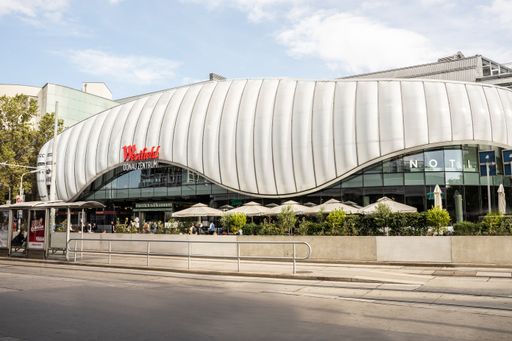 Vorschau Bild von "Extra Live" im Westfield Donau Zentrum am 28.
September um 17:00 Uhr mit Moderatorin Anna Kratki