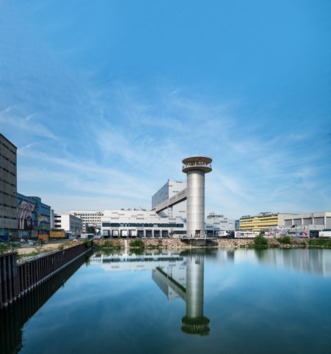  Der Aussichtsturm am Hafenbecken im Hafen Linz, Höhe: 28 Meter,
mit herrlichem Rundumblick.