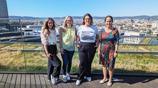 V.l.n.r.: Lisa Heiliger (Digital Marketing
Managerin bei COPE), Marlene Ehrenstein (Teamleiterin im Marketing
der Kelag), Hana Greiner (Creative Director bei COPE) und Margareth
Koller-Prisching (CSR-Verantwortliche der Styria Media Group)