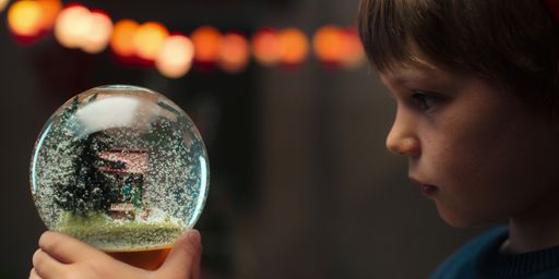 Sammy Schrein on the set of Liebes Kind, Courtesy of Netflix 2023
/ Die Verwendung dieses Bildes für redaktionelle Zwecke ist unter
Beachtung aller mitgeteilten Nutzungsbedingungen zulässig und dann
auch honorarfrei. Veröffentlichung ausschließlich mit
Bildrechte-Hinweis.