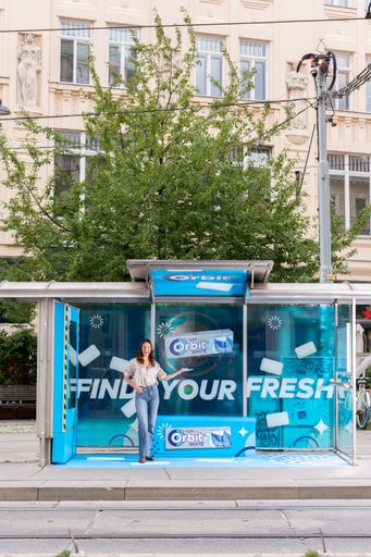 Vorschau Bild von Orbit FRESH waiting hall Siebensterngasse Vienna with testimonial
Julia Furdea Christian Kremser for Mars / Die Verwendung dieses
Bildes für redaktionelle Zwecke ist unter Beachtung aller
mitgeteilten Nutzungsbedingungen zulässig und dann auch honorarfrei.
Veröffentlichung ausschließlich mit Bildrechte-Hinweis.