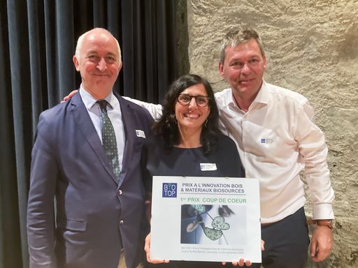 Vorschau Bild von Carlo Covini, Cathia Dos Santos, Berndt Köll
(v.l.n.r.) von Lenzing bei der Preisverleihung des BIO TOP Award.