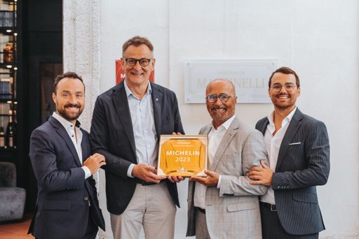 Vorschau Bild von Von Links nach rechts: Antonio Barbaro (Barbaro
Gastronomie, Josef Pirker (Metro COO), Luigi Barbaro Sen. (Barbaro
Gastronomie), Luigi Barbaro Jun. (Barbaro Gastronomie)