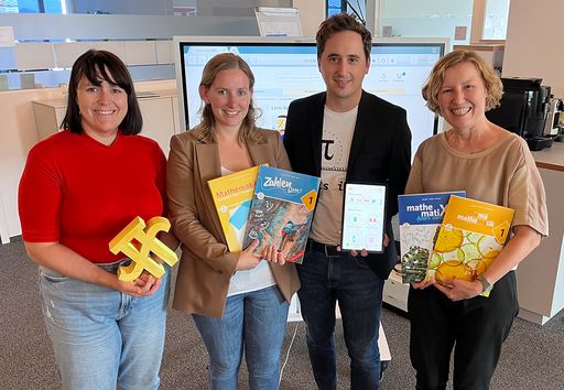 v.l.n.r.: Maria Hauer (VERITAS), Eva-Maria Infanger
(MatheArena), Gerald Infanger (MatheArena) und Veronika Weidenholzer
(VERITAS)