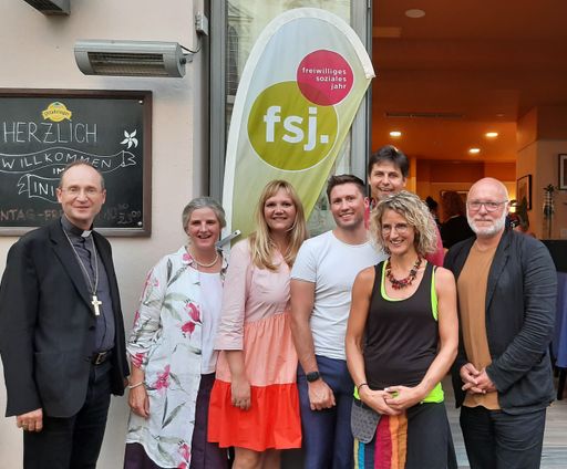 Die Ehrengäste bei der 55-Jahre-FSJ-Feier im INIGO
v.l.n.r.: S. Turnovszky, V. Prüller-Jagenteufel, Abg. E.
Feichtinger, Abg. D. Stögmüller, M. Höckner, E. Marcus, S. Wallner