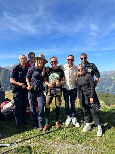 Vorschau Bild von Auch Rettung, Polizei waren vertreten, um die
Wertschätzung gegenüber der Berufe aufzuzeigen.