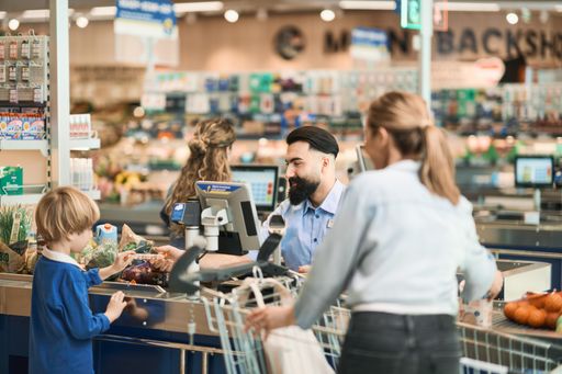Lidl Österreich streicht bis Ende Oktober 2023 bei
100 Grundnahrungsmitteln die Mehrwertsteuer. (Abdruck für
Pressezwecke honorarfrei, Fotocredit: Lidl Österreich)