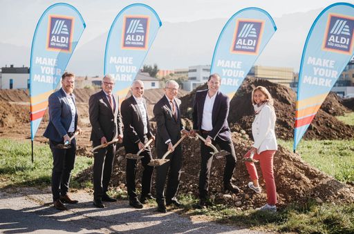 Vorschau Bild von Harald Scheidtweiler, Director ALDI SÜD KG, Bürgermeister Harald
Preuner, Roland Steinwender, Managing Director ALDI SÜD KG,
Landeshauptmann Wilfried Haslauer, Andreas Geiger, Director ALDI Süd
KG, Bürgermeister-Stellvertreterin Barbara Unterkofler (v. l.).