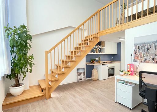  STUWO Strozzigasse Galerie-Apartment mit
Kleinküche, Bad und WC