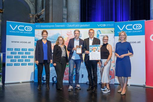 https://www.apa-fotoservice.at/galerie/34526 Von links nach
rechts: Sabine Stock (Vorständin ÖBB-Personenverkehr AG), Ulla
Rasmussen (VCÖ-Geschäftsführerin), Vizebürgermeister Norman Pigisch,
Bauamtsleiter Fritz Hudribusch, Annemarie Getzinger (Marktgemeinde
Wr. Neudorf)