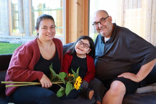 Vorschau Bild von Pressegespräch 10 Jahre Sonneninsel Seekirchen bei
Salzburg.Die Familie Graupner - im Bild Patrick Graupner mit Ehefrau
Juliane waren mit Tochter Eileen schon mehrmals Gäste der
Sonneninsel..Foto: Franz Neumayr 28.9.2023