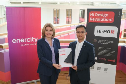 Dr. Susanna Zapreva, enercity-CEO und Nick Wang, Vizepräsident
von LONGi DG in Europa; Hannover / Die Verwendung dieses Bildes für
redaktionelle Zwecke ist unter Beachtung aller mitgeteilten
Nutzungsbedingungen zulässig und dann auch honorarfrei.
Veröffentlichung ausschließlich mit Bildrechte-Hinweis.
