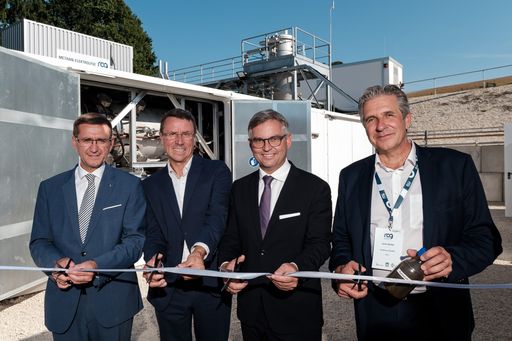 Eröffnung der Demoanlage „Methan-Elektrolyse“ in
Kremsmünster (OÖ) Von links nach rechts: oö. Wirtschafts- und
Forschungs-Landesrat Markus Achleitner / CEO RAG Austria AG Markus
Mitteregger / Bergbau-Minister Magnus Brunner / Gründer und
Geschäftsführer der Graforce GmbH Jens Hanke