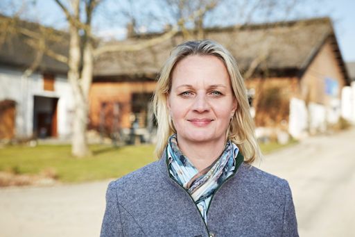Vorschau Bild von Franziska Fröschl wurde bei der Maschinenring
Bundestagung am 28.09.2023 in Alpbach/Tirol zur
Bundesobmann-Stellvertreterin und Bäuerinnenvertreterin im
Maschinenring Vorstand gewählt