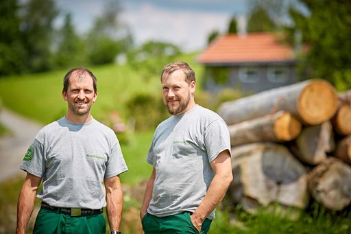 Vorschau Bild von Der Maschinenring verbuchte 2022 beim Gesamtumsatz
ein Plus von 2,86 Prozent auf EUR 384,66 Millionen. 72.216
landwirtschaftliche Betriebe waren Mitglied der österreichischen
Maschinenringe, 31.609 Personen Menschen arbeiteten über die
Organisation.