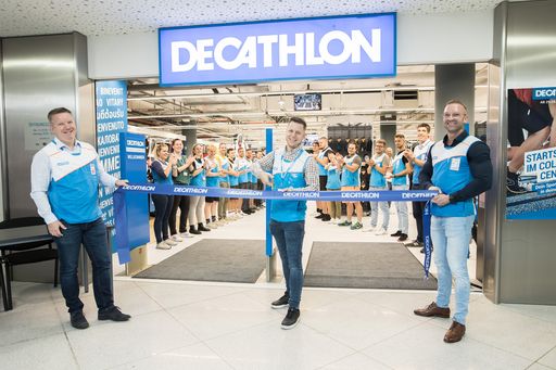 Vorschau Bild von Das Team rund um Geschäftsführer Gábor Pósfai
(links) freut sich über mehr als 1.200 BesucherInnen am
Eröffnungswochenende.