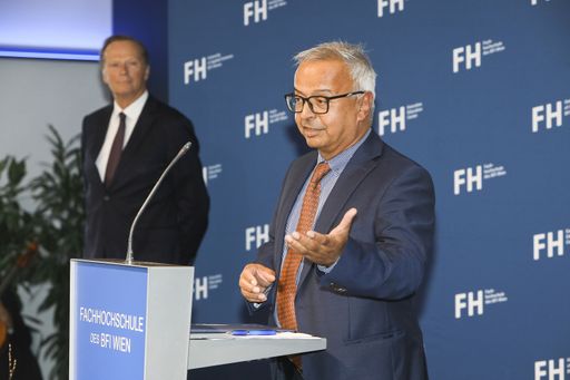Im Rahmen der Sponsionsfeierlichkeiten im September
wurde Andy Kaltenbrunner für seine besonderen Verdienste im
Bachelor-Studiengang Film-, TV- und Medienproduktion der FH des BFI
Wien geehrt.