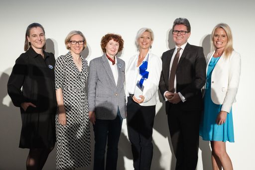 V.l.n.r. Marisa Radatz, Geschäftsführerin LBG;
Elvira Welzig, Geschäftsführerin LBG; Freyja-Maria-Smolle-Jüttner,
Präsidentin LBG; Eva Maria Reininghaus, Klinikvorständin
Universitätskllinik für Psychiatrie, Psychosomatik und
Psychotherapie Medizinische Universität Graz; Martin Polaschek,
Bundesminister für Bildung, Wissenschaft und Forschung; Caroline
Schober, VR Forschung Medizinische Universität Graz;