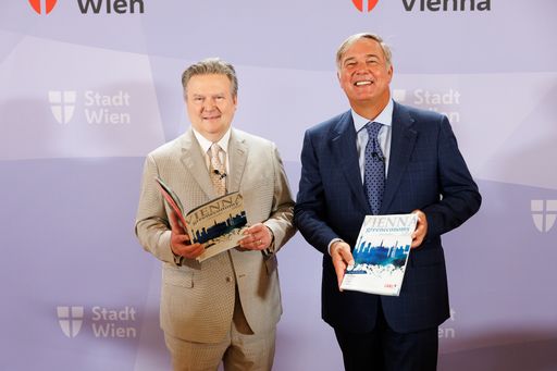 Vorschau Bild von Wiens Bürgermeister Michael Ludwig und der Wiener
Wirtschaftskammer-Präsident Walter Ruck (rechts) haben heute im
Rathaus die Publikation vorgestellt.