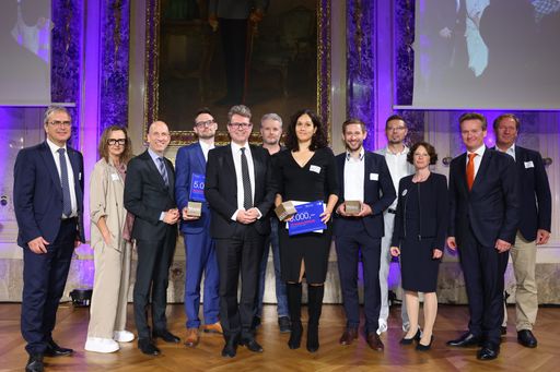 https://www.apa-fotoservice.at/galerie/34614 Im Bild: Peter
Riedler (Rektorat Uni Graz), Edeltraud Stiftinger (aws
Geschäftsführung), Martin Kocher (Bundesminister für Arbeit und
Wirtschaft), Markus Hochegger-Krawanja (Universität Graz Projekt
„Abfall zu Abwasch“(Preisträger Kategorie Prototype), Martin
Polaschek (Bundesminister für Bildung, Wissenschaft und Forschung),
Rupert Ursin, Quantum Technologie Laboratories GmbH (Preisträger
Kategorie „Spin-off“), Daniela Buchmayr, Sarcura GmbH (Preisträgerin
Kategorie Female Entrepreneurship), Michael Aufreiter, Inmox GmbH
(Preisträger Kategorie Start-up), Markus Pröll-Schobel FFG, Petra
Stricker (Industriellenvereinigung), Georg Knill (Präsident der
Industriellenvereinigung), Bernhard Küenburg (UpNano)