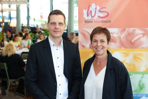 Sebastian Hoy, stellvertretender Bereichsleiter
Zentren für Entwicklungsförderung und Gisela Kersting-Kristof,
Geschäftsführerin Wiener Sozialdienste
