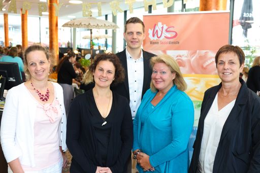 Vorschau Bild von von links nach rechts Isabel Schiel-Löffler,
Martina Schorkopf, Sonja Fröhlich (Ärztliche Leiterinnen Zentren für
Entwicklungsförderung), Gisela Kersting-Kristof (Geschäftsführerin
Wiener Sozialdienste), im Hintergrund: Sebastian Hoy
(stellvertretender Leiter Zentren für Entwicklungsförderung)
