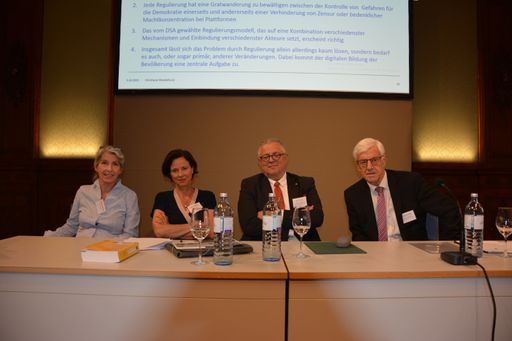 Vortragende mit Univ.-Prof. Dr. Dr. h.c. Gerhart
Holzinger