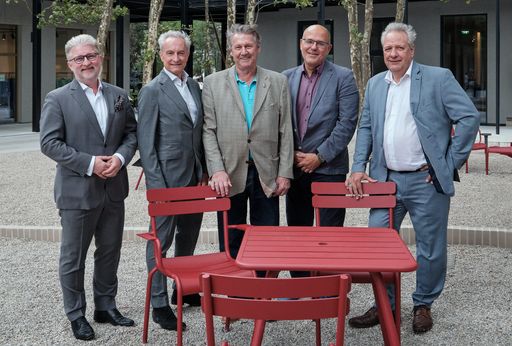  Erinnerungsfoto der Bauträger mit BV Hohenberger
anlässlich des überaus gut besuchten THE MARKS - Eröffnungsfestes