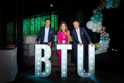 Vorschau Bild von Dr. Georg Nader (BTU Geschäftsführer), Dr. Anja
Meier (BTU Director Sales & Key Account Management), Thomas
Kreillechner (BTU Geschäftsführer) v.l.n.r.