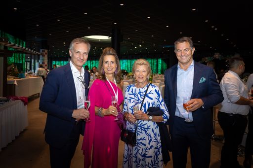 Vorschau Bild von Thomas Kreillechner (BTU Geschäftsführer), Dr, Anja
Meier (BTU Director Sales & Key Account Management), Annemarie
Richard (Dr. Richard), Dr. Georg Nader (BTU Geschäftsführer)
v.l.n.r.