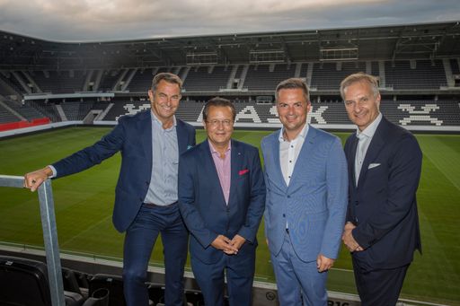 Vorschau Bild von 30 Jahre Business Travel Unlimited (BTU)-Feier in
der Raiffeisen Arena in Linz / Dr. Georg Nader (BTU -
Geschäftsführer), Mag. Dir. Felix König (Geschäftsführer der
Reisewelt), Mag. Ervin Sebestyen (Geschäftsführer der Reisewelt),
Thomas Kreillechner (BTU - Geschäftsführer) v.l.n.r.