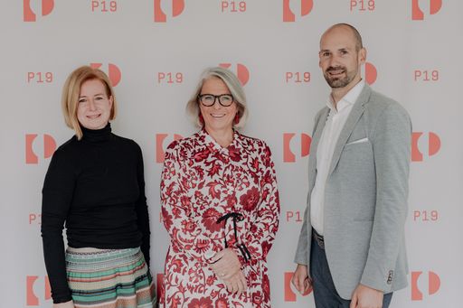 Michaela Reitterer (Boutiquehotel Stadthalle,
Mitte), Birgit Kraft-Kinz (P19/KRAFTKINZ, links) und Martin
Sprengseis (P19/bluesource) bei der Präsentation der neuesten
Payment-Studie.