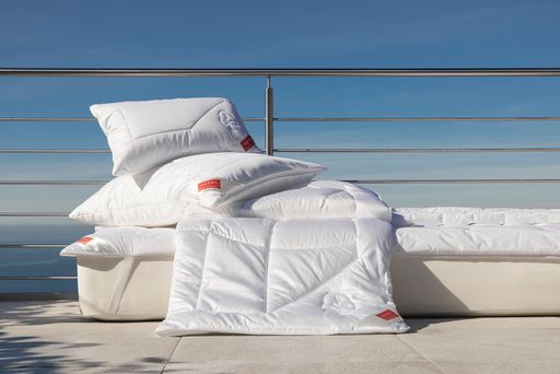 Vorschau Bild von Premium Bettwaren von HEFEL: Bettwarenprogramm
KlimaControl Comfort - 100% aus der reinen Holzzellulosefaser
TENCEL™