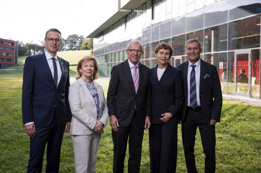 Vorschau Bild von FH-Rektor Dominik Engel, AR-Vorsitzende Marianne Kusejko, 
Landeshauptmann Wilfried Haslauer, AK-Direktorin Cornelia Schmidjell, 
WK-Direktor Manfred Pammer (v.l.)