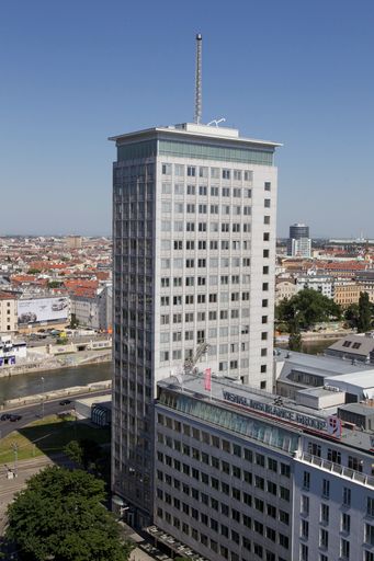 Vorschau Bild von Ringturm mit Donaukanal