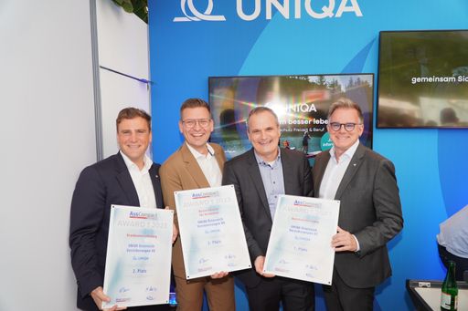 Bildunterschrift v.l.n.r.: Thomas Jaklin, Christian
Voith, Klaus Jugl, Peter Humer freuen sich über einmal Gold und
zweimal Silber für UNIQA.